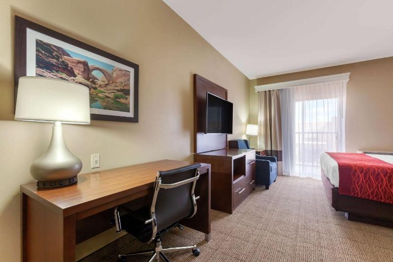 King Suite - Non-Smoking image 3