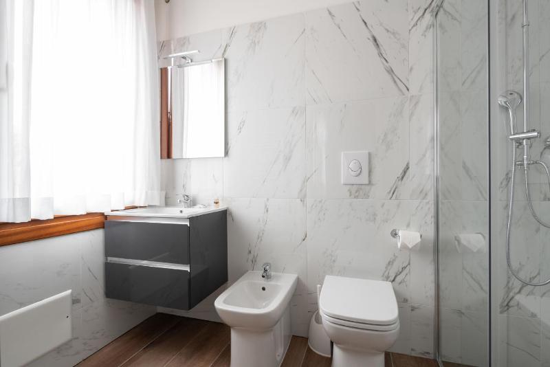 Deluxe Junior Suite with Canal View image 3