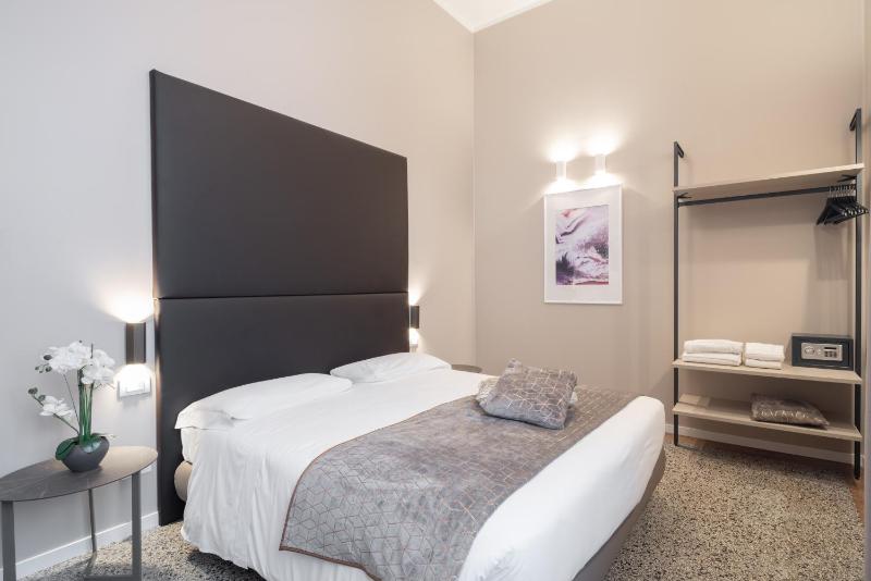 Deluxe Double Room with Canal View image 1