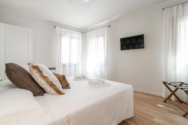 Deluxe Double Room image 4