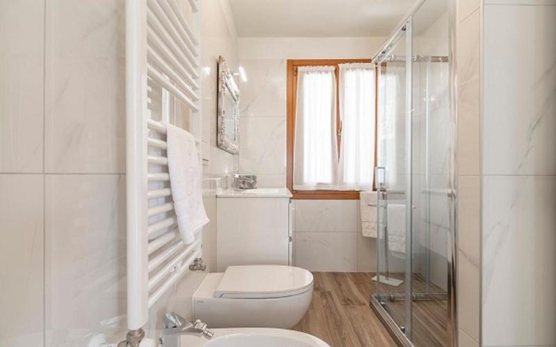 Deluxe Double Room with Balcony image 2