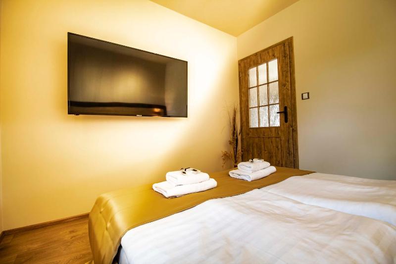 One-Bedroom Apartment image 3