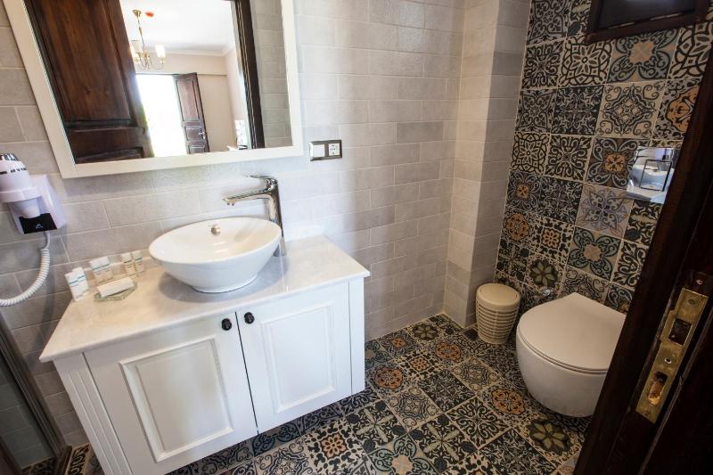 Family Room with Garden View image 2