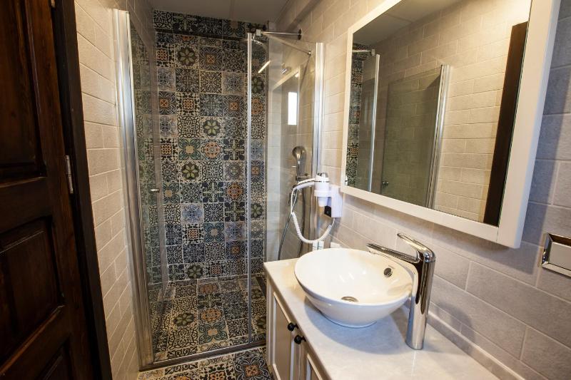 Family Room with Garden View image 3