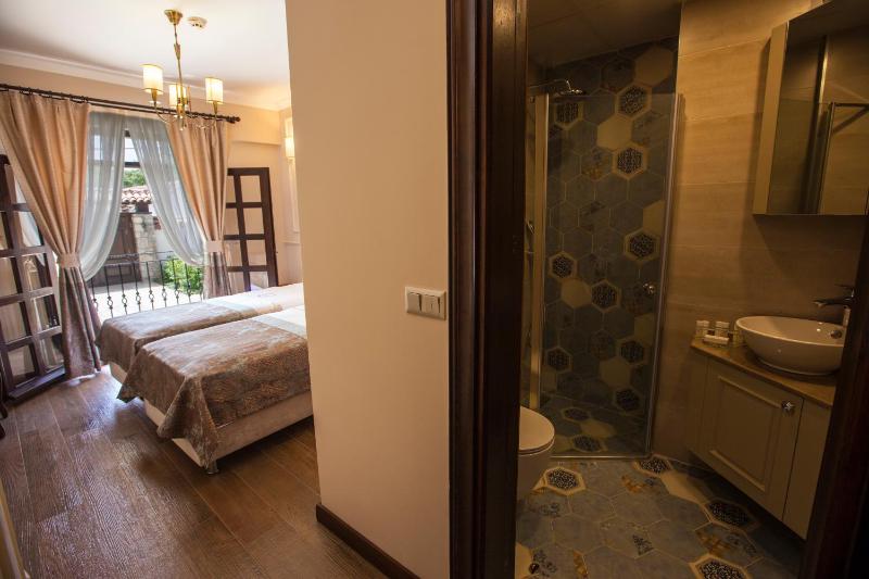 Deluxe Double or Twin Room with Garden View image 2