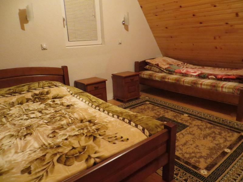 Two-Bedroom Bungalow with Balcony image 4