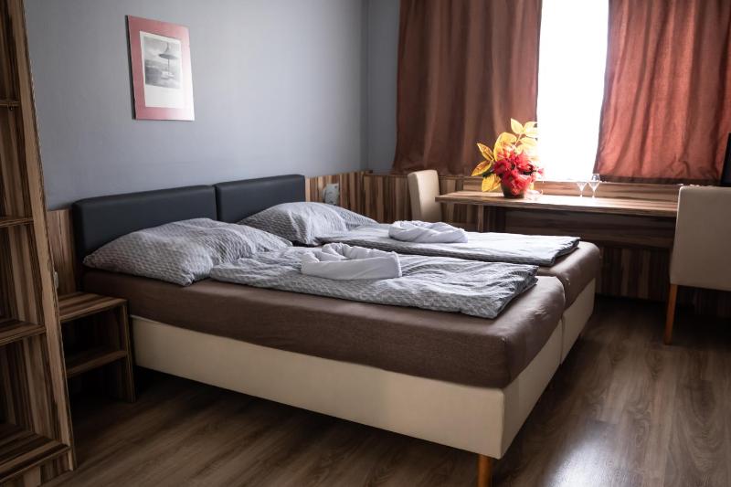 Standard Double Room image 2