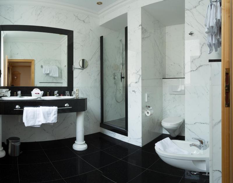 Double Room image 2