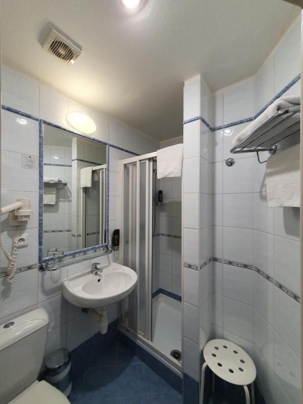 Standard Single Room image 4