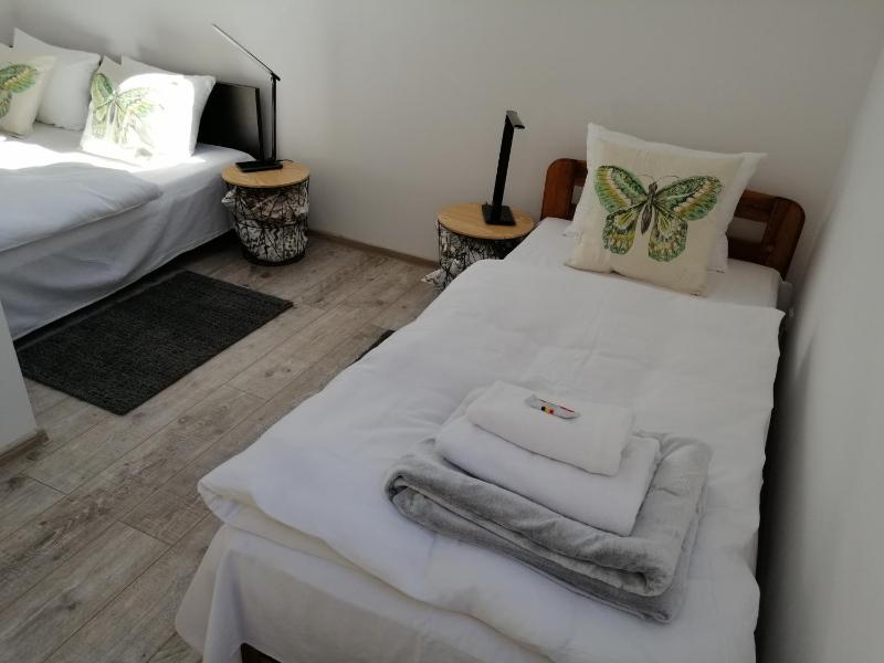 Triple Room with Shared Bathroom image 1