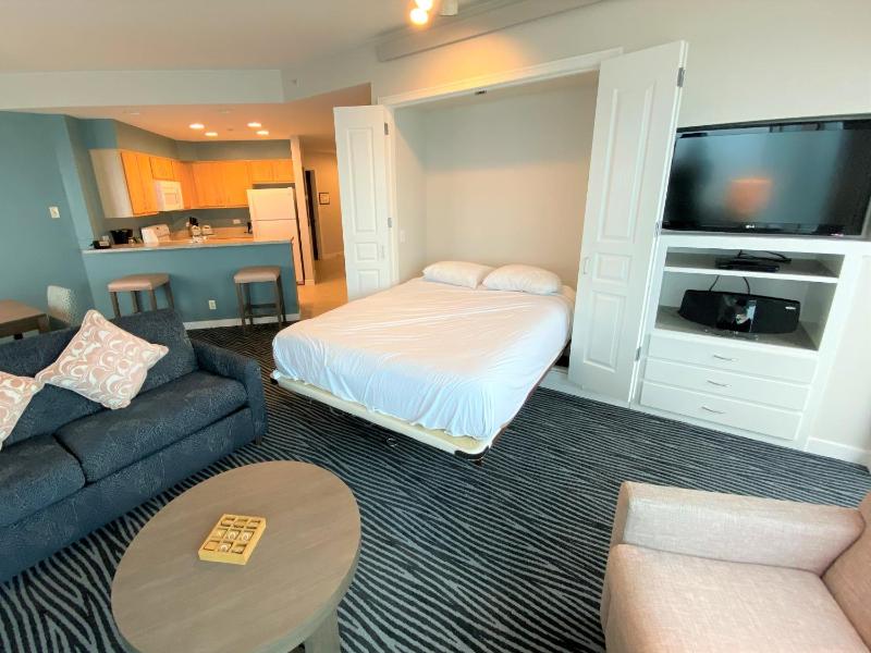 Junior Suite with Ocean View image 3