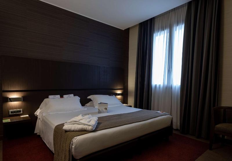 Superior Queen Room image 1
