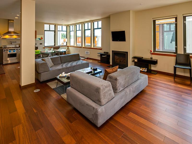Standard One-Bedroom Apartment image 3