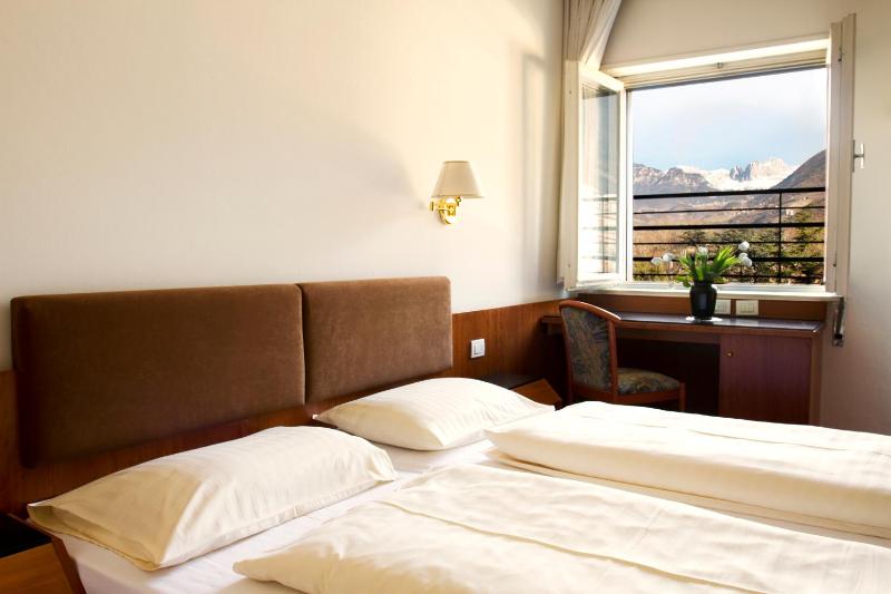 Apartment with Mountain View image 3