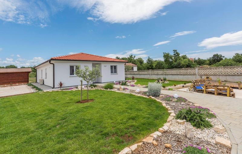 Villa image 2