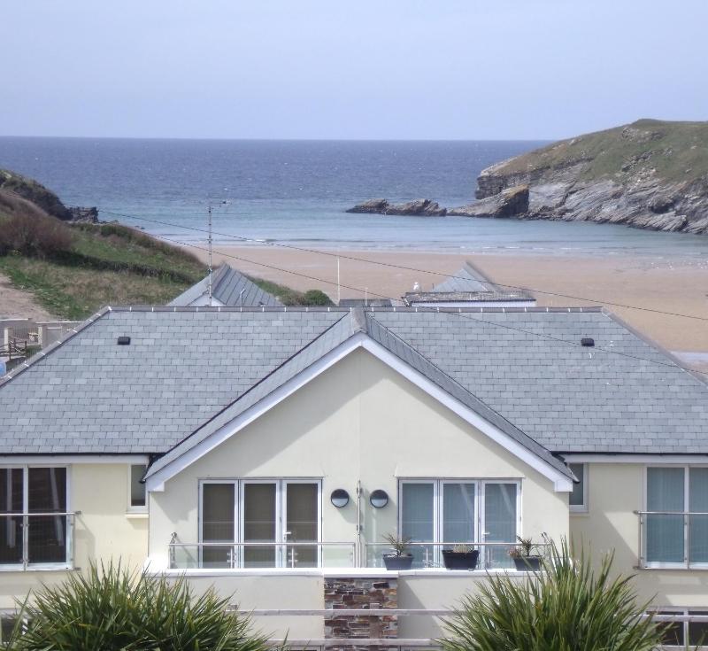 Beach House Two-Bedroom Apartment with Rear View (Dog friendly) image 1