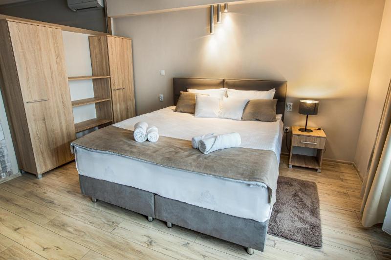 Deluxe Apartment image 2