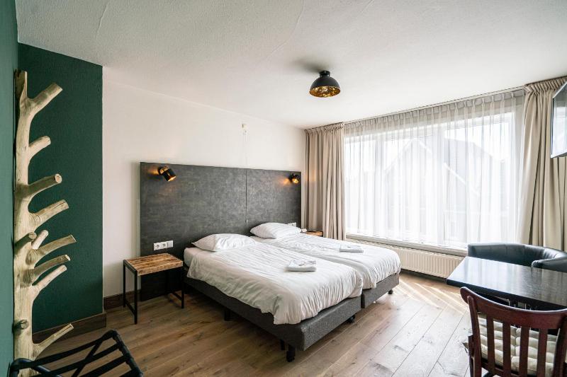 Double Room image 2