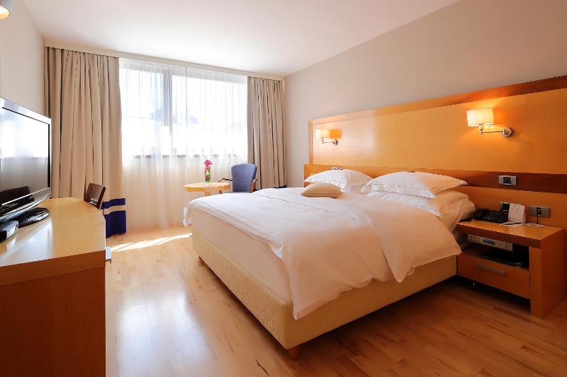Double Room image 1