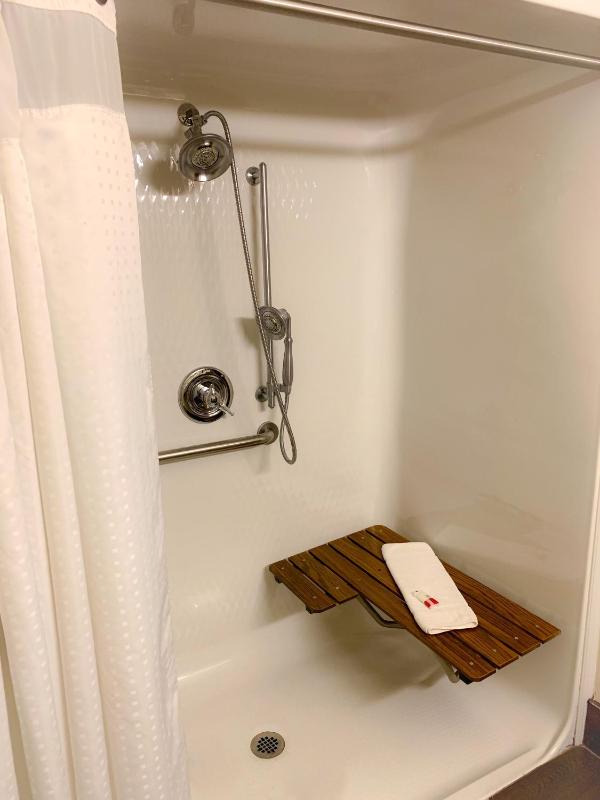 Queen Room - Mobility Access/Non-Smoking image 2