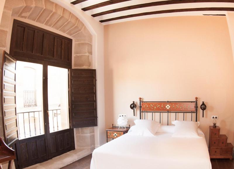Deluxe Double Room with Bath image 3