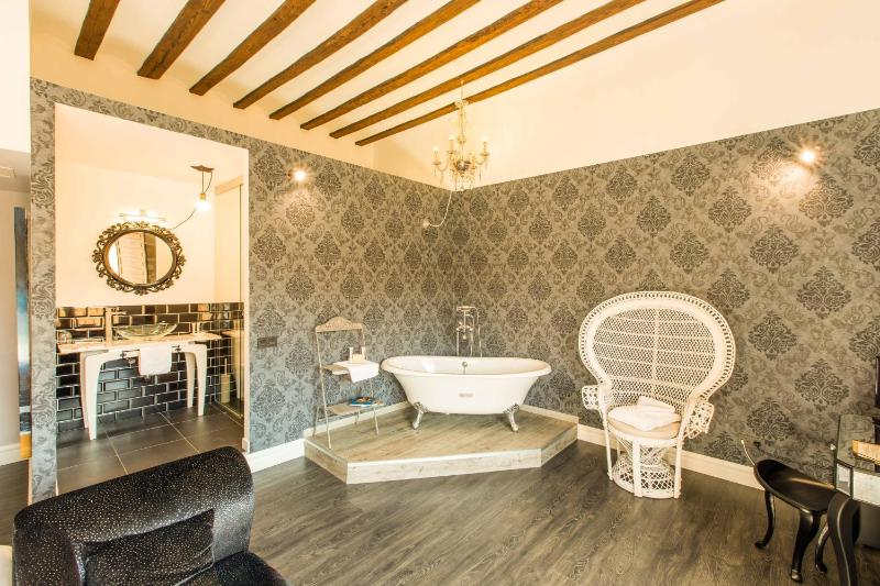 Deluxe Junior Suite image 4