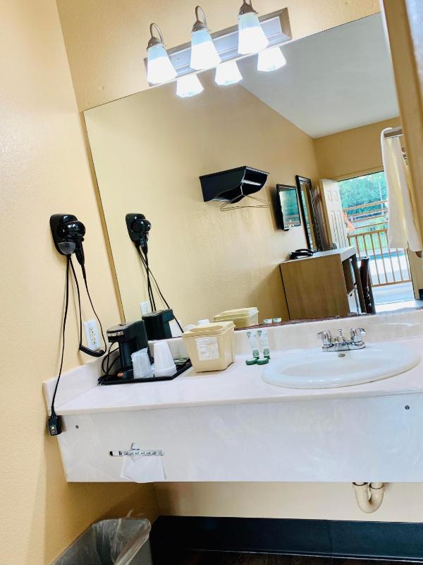 King Room image 3