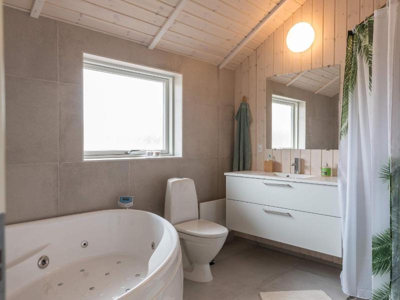 Four-Bedroom Holiday Home image 3