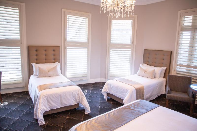 Family Room image 1