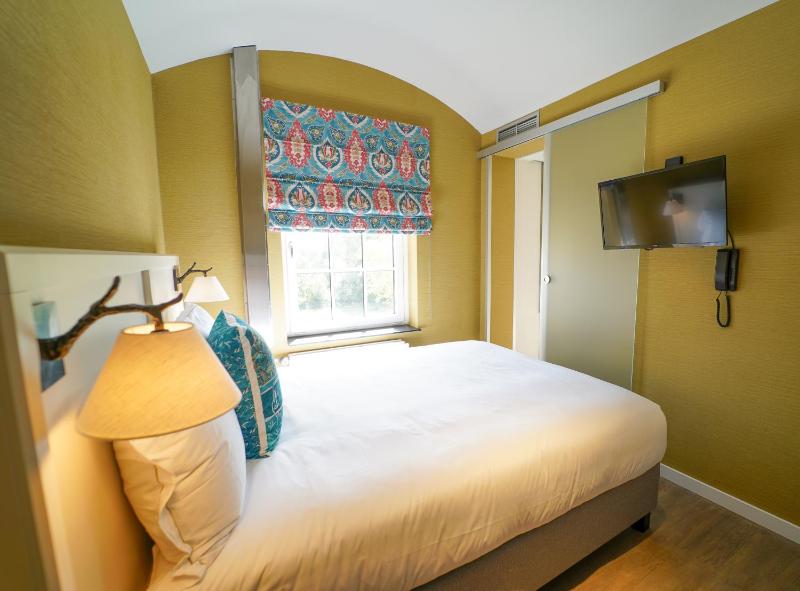 Standard Double Room image 3