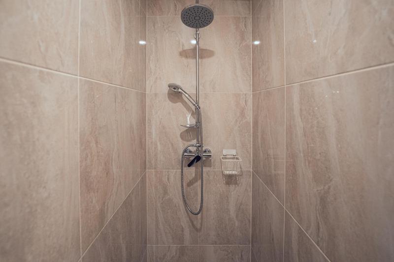 Deluxe King Room image 2