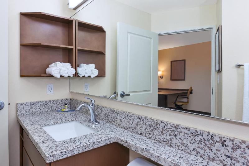 Queen Studio Suite image 3