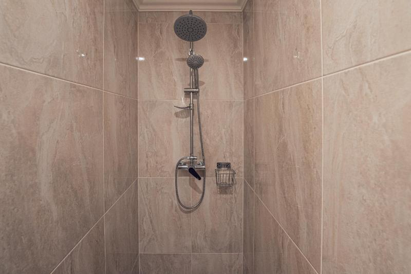 Deluxe King Room image 2