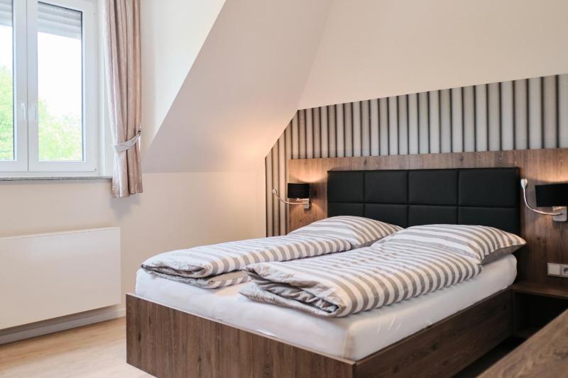 Double Room image 3