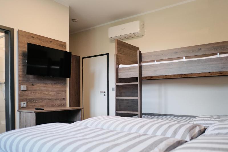 Double Room with Extra Bed image 3