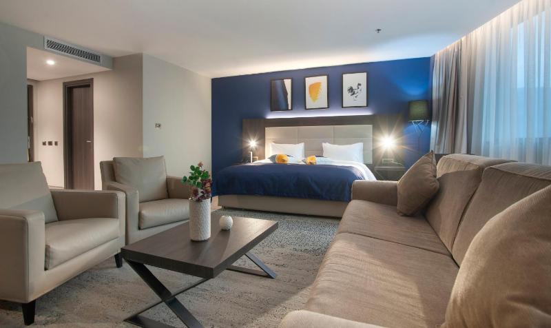 One-Bedroom King Suite with Single Sofa Bed image 4