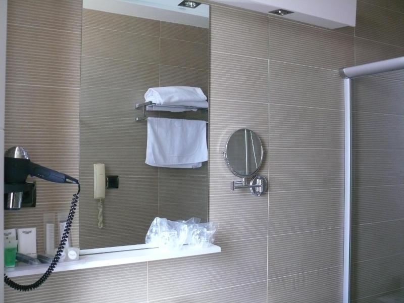 Superior Twin Room image 2