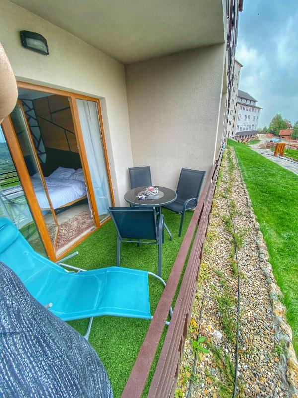 Apartment with Mountain View image 3