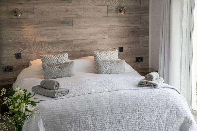 Deluxe Double or Twin Room with Balcony image 1