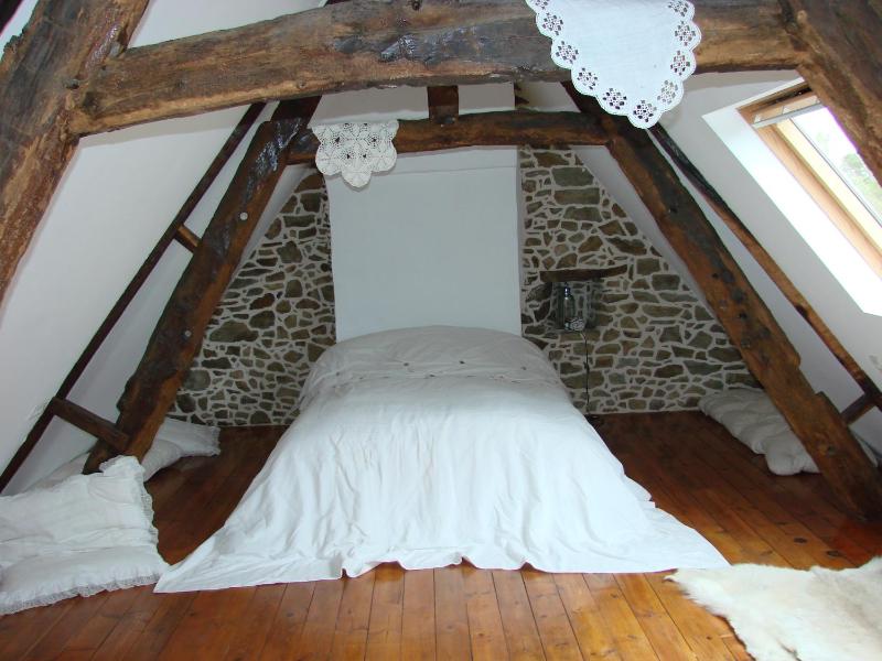 CHAMBRE ROMANTIQUE CHEZ L'HABITANT à LAMBALLE Images