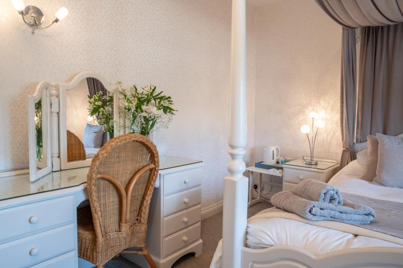 King Room image 3