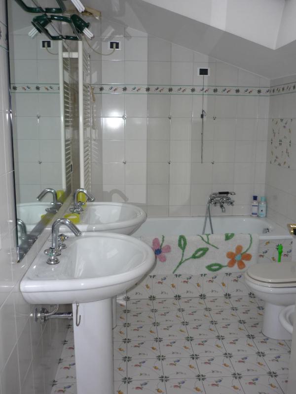Double Room image 3