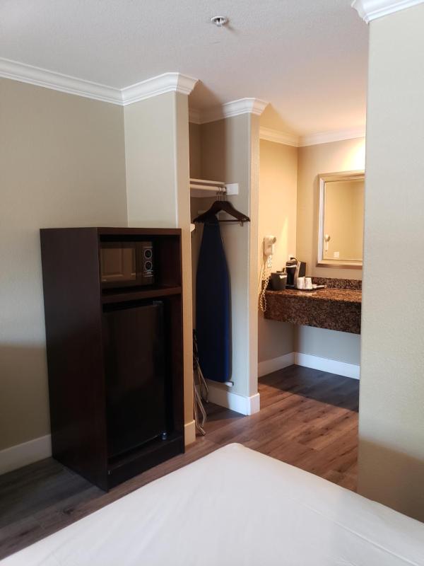 King Room image 3