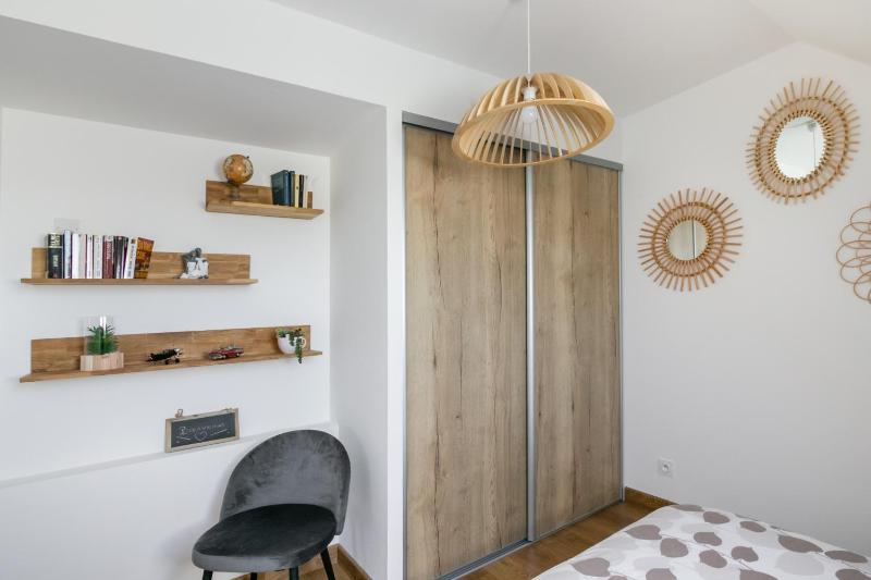One-Bedroom Apartment image 4