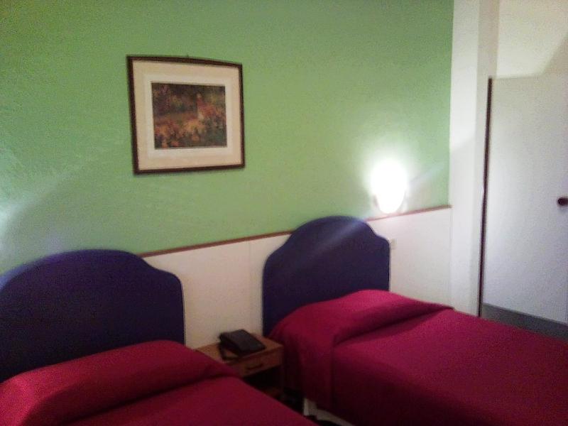 Triple Room with Private Bathroom image 4