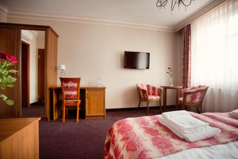 Small Double or Twin Room image 2
