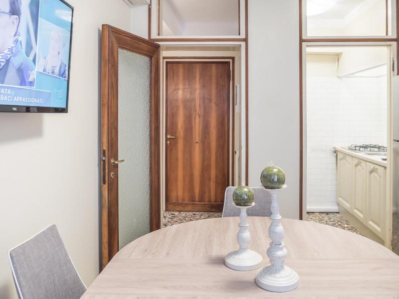 Apartment with Canal View image 2