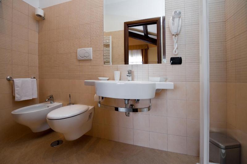 Triple Room image 4