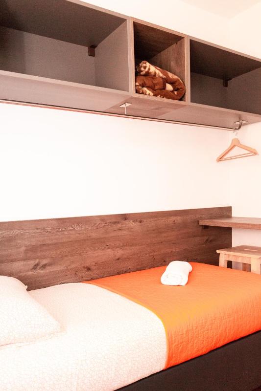Twin Room with Shared Bathroom image 4