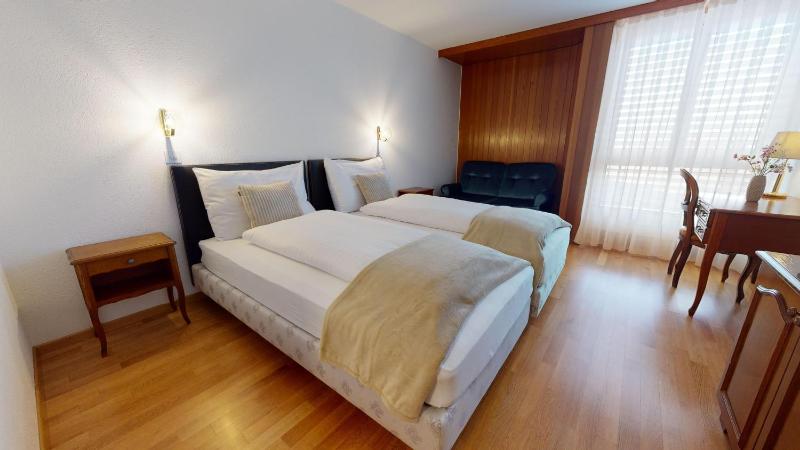Standard Twin Room image 1